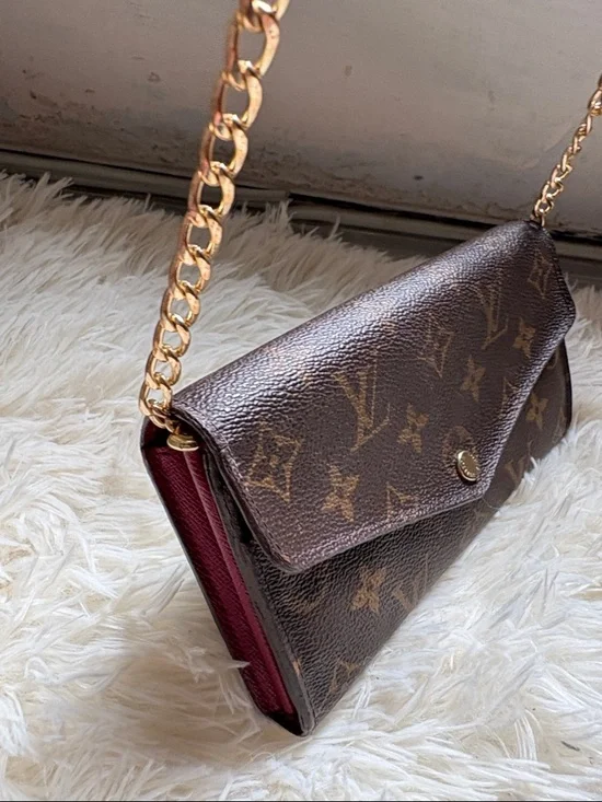Monogram, Louis Vuitton, Sarah wallet/ crossbody with fuchsia interior - Picture 14 of 16